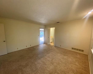3616 Stagecoach Trail - Photo Thumbnail 28