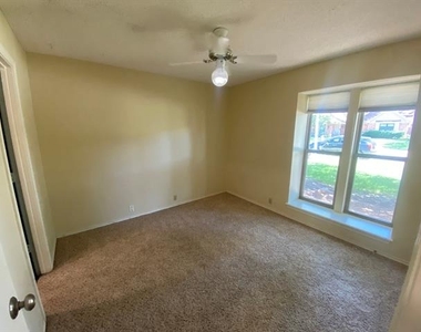 3616 Stagecoach Trail - Photo Thumbnail 23