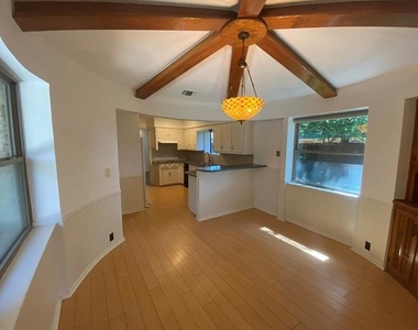 3616 Stagecoach Trail - Photo Thumbnail 9