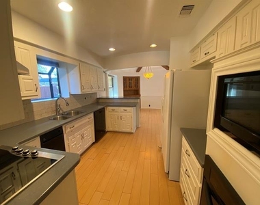 3616 Stagecoach Trail - Photo Thumbnail 7