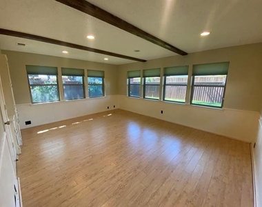 3616 Stagecoach Trail - Photo Thumbnail 12