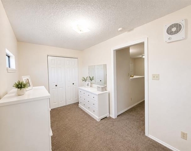 910 Hillside Beach Drive - Photo Thumbnail 8