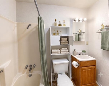 910 Hillside Beach Drive - Photo Thumbnail 10