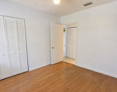 7260 Woodmont Terrace - Photo Thumbnail 8
