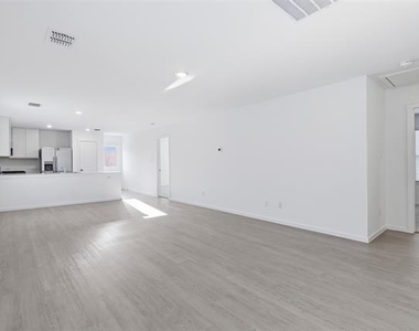 3145 Campeiro Avenue - Photo Thumbnail 2