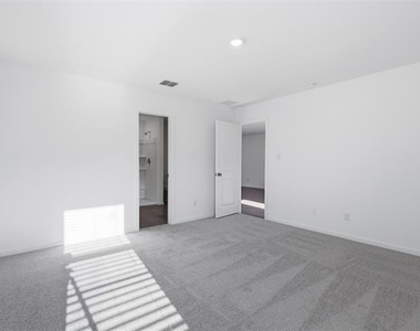 3145 Campeiro Avenue - Photo Thumbnail 8