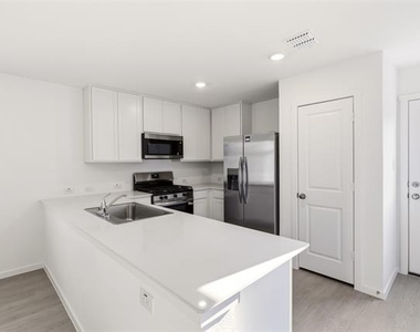 3145 Campeiro Avenue - Photo Thumbnail 5