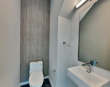 904 Blackland Court - Photo Thumbnail 12