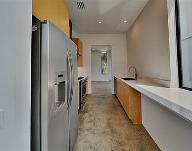 904 Blackland Court - Photo Thumbnail 4