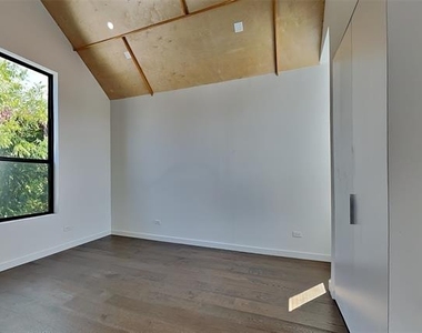 904 Blackland Court - Photo Thumbnail 10