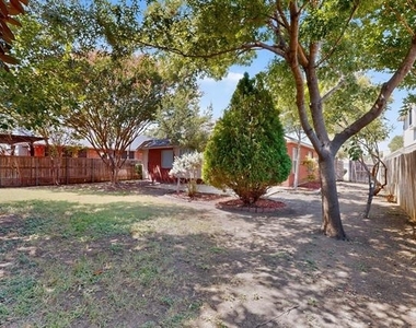 2312 London Drive - Photo Thumbnail 32