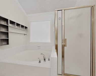 2312 London Drive - Photo Thumbnail 23