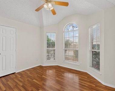 2312 London Drive - Photo Thumbnail 28
