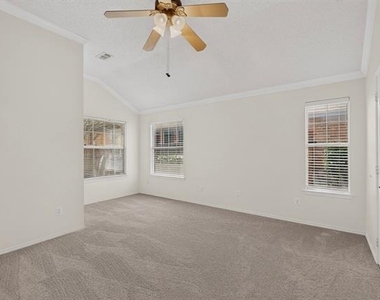 2312 London Drive - Photo Thumbnail 16
