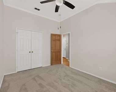 2312 London Drive - Photo Thumbnail 26