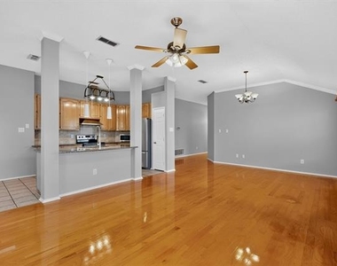 2312 London Drive - Photo Thumbnail 7