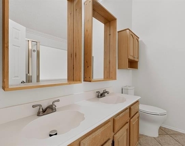 2312 London Drive - Photo Thumbnail 18