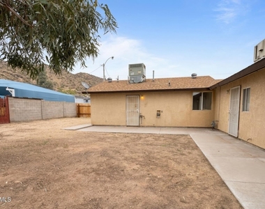 1702 W Shangri La -- - Photo Thumbnail 7
