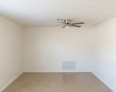 1702 W Shangri La -- - Photo Thumbnail 3