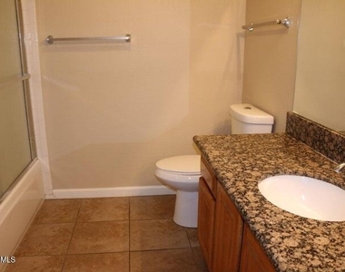 9750 N 94th Place - Photo Thumbnail 18