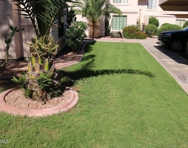9750 N 94th Place - Photo Thumbnail 8