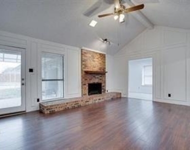 813 Leslie Lane - Photo Thumbnail 3