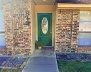 813 Leslie Lane - Photo Thumbnail 1