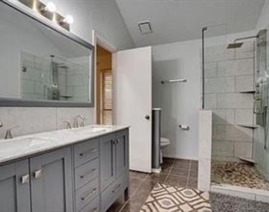 813 Leslie Lane - Photo Thumbnail 7