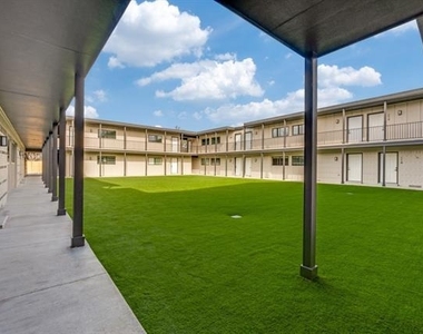 5917 Gaston Avenue - Photo Thumbnail 8