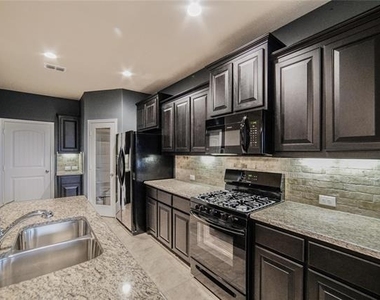 4004 Stone Trail Drive - Photo Thumbnail 6