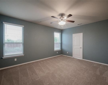 4004 Stone Trail Drive - Photo Thumbnail 11