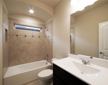 4004 Stone Trail Drive - Photo Thumbnail 19