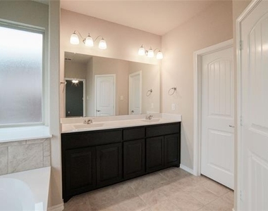 4004 Stone Trail Drive - Photo Thumbnail 14