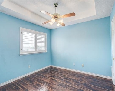 1726 Northampton Drive - Photo Thumbnail 20