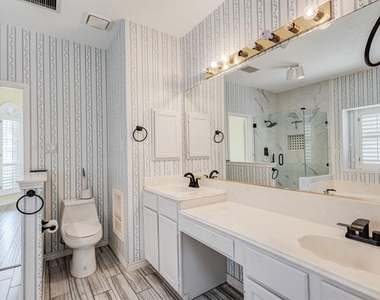 1726 Northampton Drive - Photo Thumbnail 15