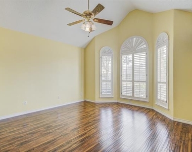1726 Northampton Drive - Photo Thumbnail 13