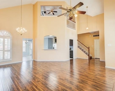 1726 Northampton Drive - Photo Thumbnail 3