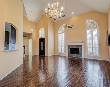 1726 Northampton Drive - Photo Thumbnail 4