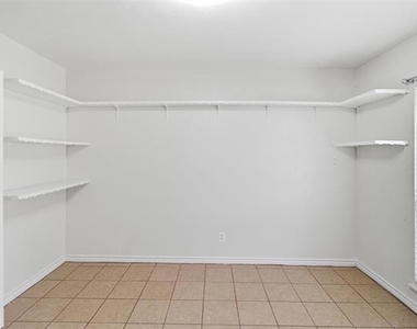 3709 Yaupon Drive - Photo Thumbnail 16