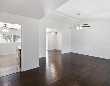3709 Yaupon Drive - Photo Thumbnail 7