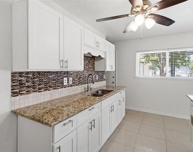 3709 Yaupon Drive - Photo Thumbnail 10