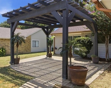 3709 Yaupon Drive - Photo Thumbnail 36