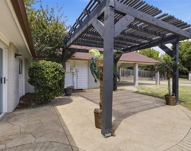 3709 Yaupon Drive - Photo Thumbnail 34