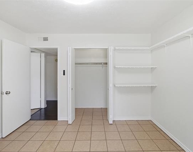 3709 Yaupon Drive - Photo Thumbnail 18