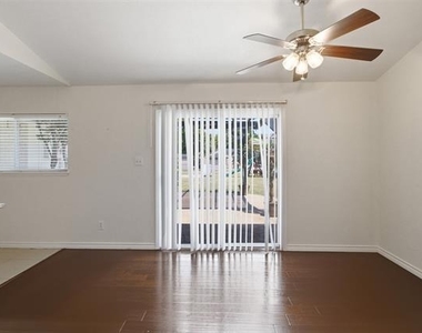 3709 Yaupon Drive - Photo Thumbnail 14