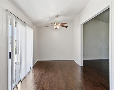 3709 Yaupon Drive - Photo Thumbnail 15