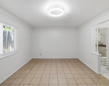 3709 Yaupon Drive - Photo Thumbnail 31