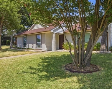 3709 Yaupon Drive - Photo Thumbnail 1