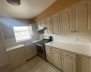 1316 Nw 8th Avenue - Photo Thumbnail 2
