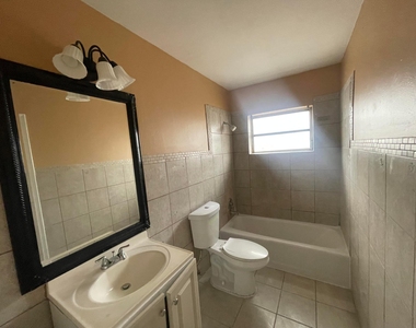 1316 Nw 8th Avenue - Photo Thumbnail 8